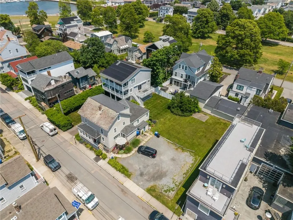 32 Houston Avenue Newport RI 02840