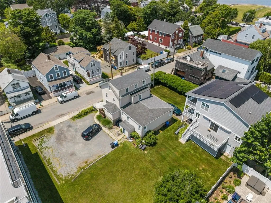 32 Houston Avenue Newport RI 02840