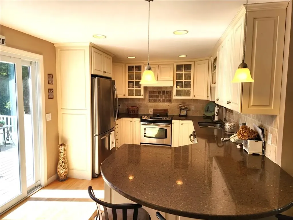 47 Treasure Road Narragansett RI 02882