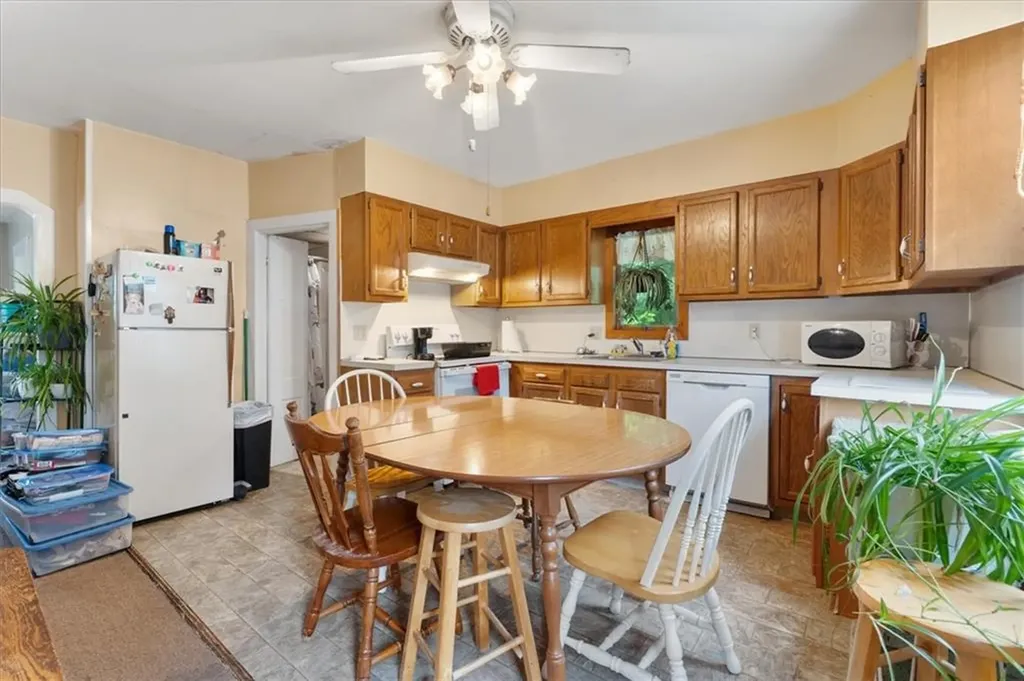 681 Putnam Pike Smithfield RI 02828