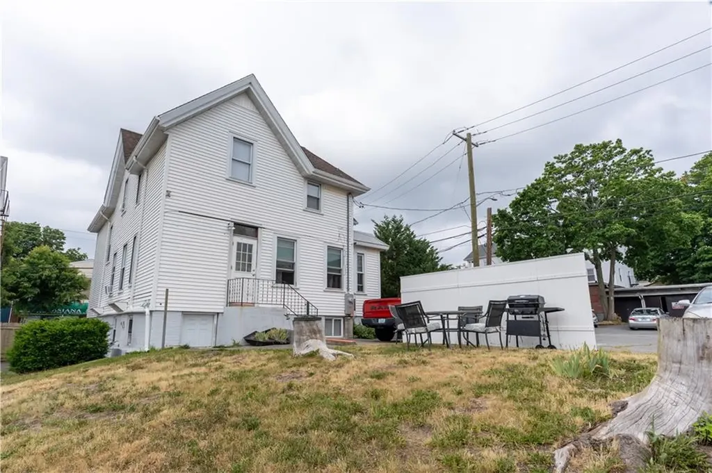 93 Warren Avenue East Providence RI 02914