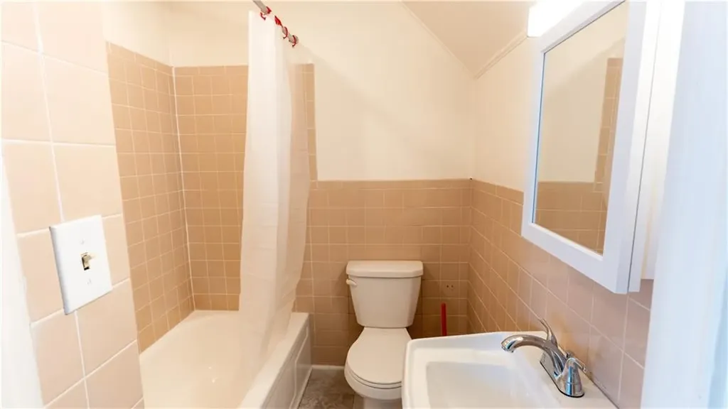 93 Warren Avenue East Providence RI 02914