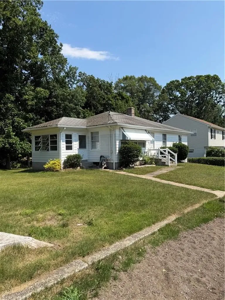 101 Iroquois Road Cumberland RI 02864