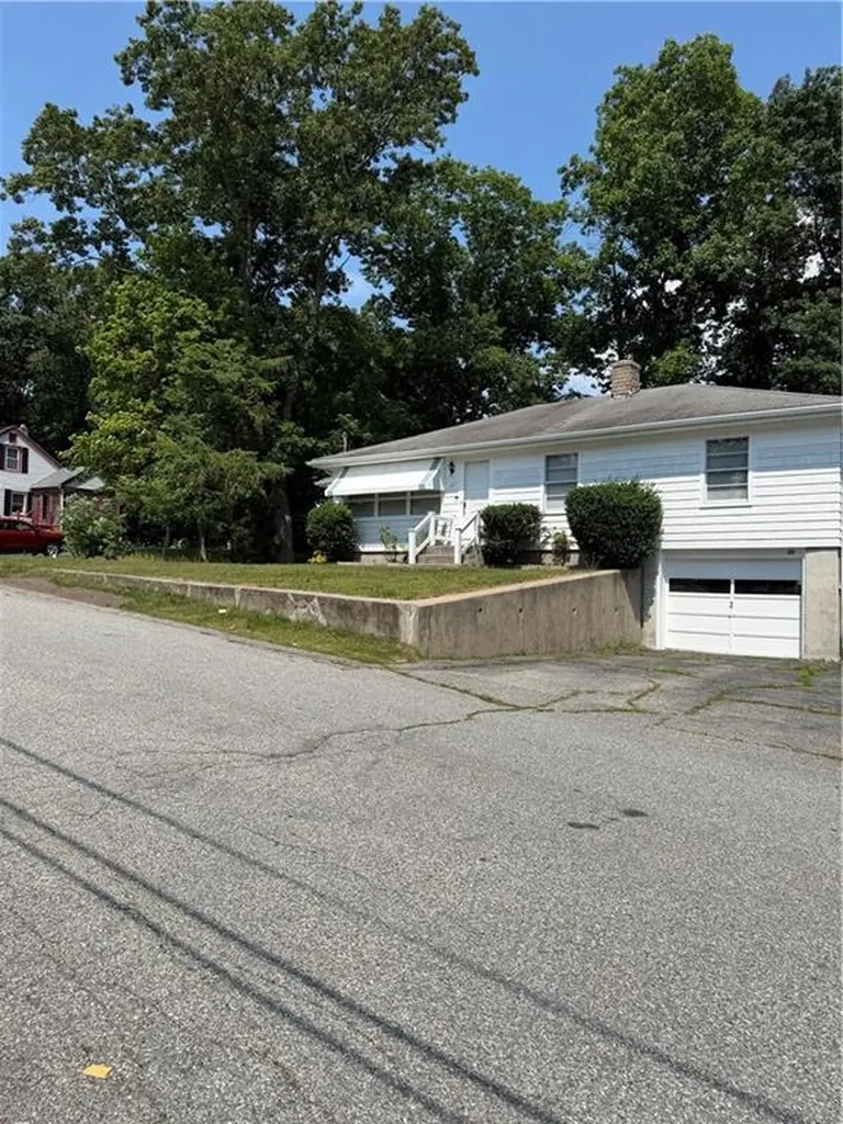 101 Iroquois Road Cumberland RI 02864