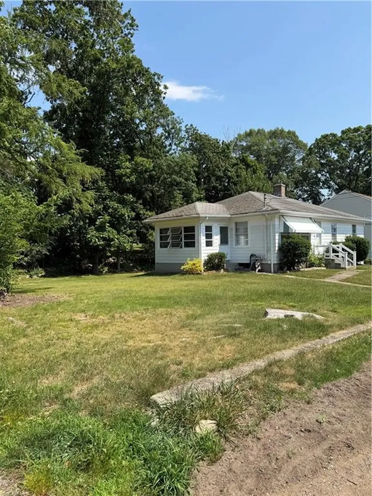 101 Iroquois Road Cumberland RI 02864
