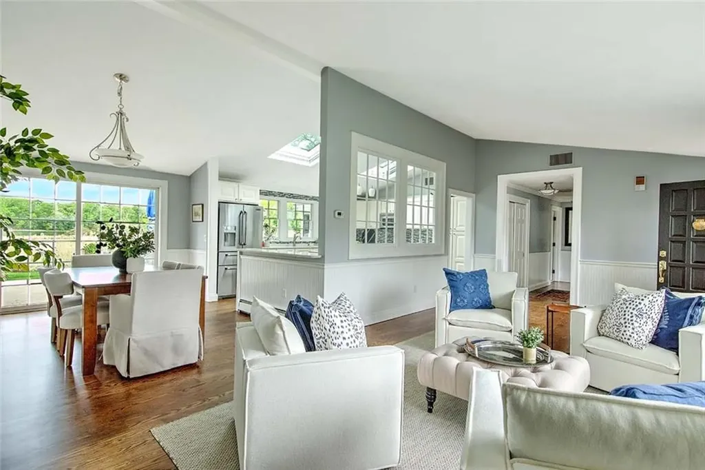 33 Meadowbrook Drive Barrington RI 02806