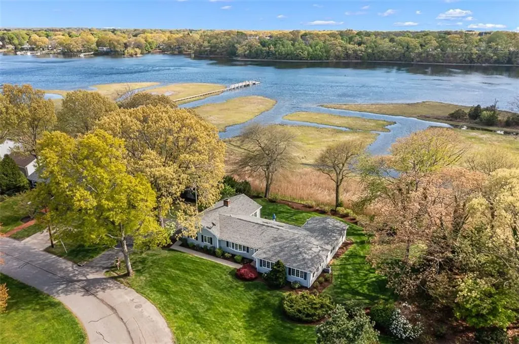 33 Meadowbrook Drive Barrington RI 02806