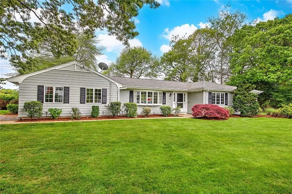 33 Meadowbrook Drive Barrington RI 02806