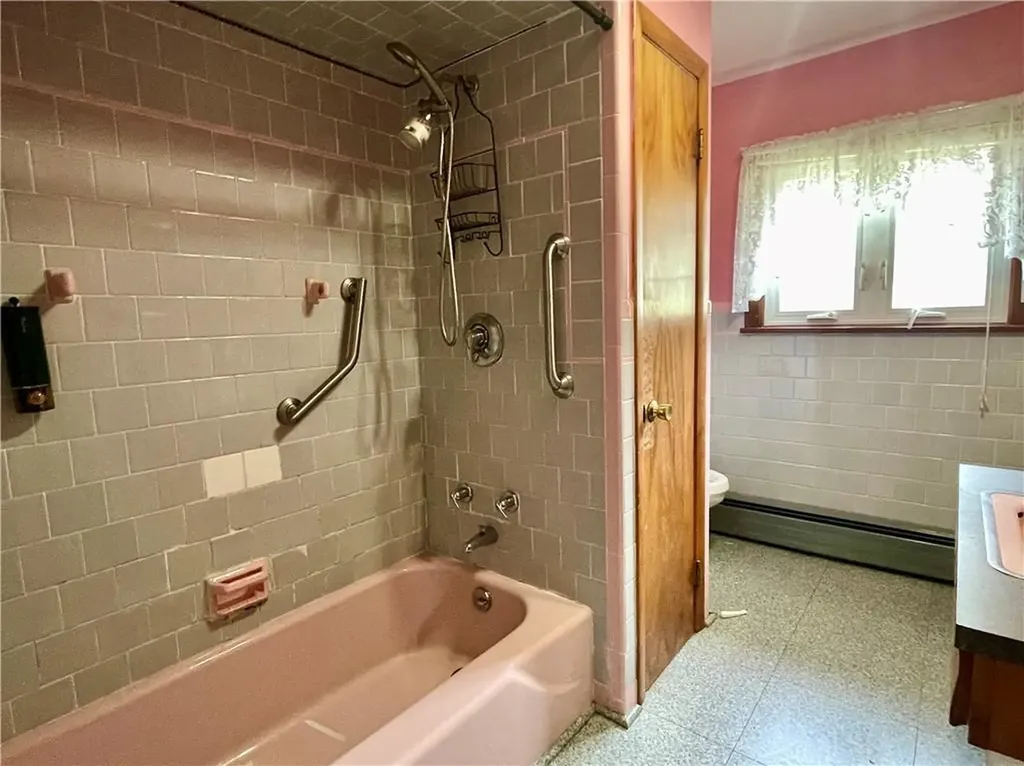 182 Highland Street Woonsocket RI 02895