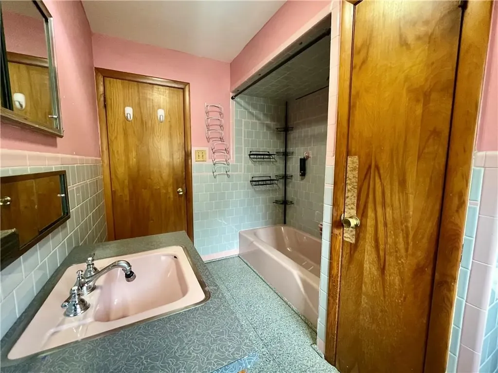 182 Highland Street Woonsocket RI 02895