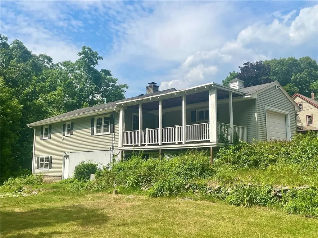 182 Highland Street Woonsocket RI 02895