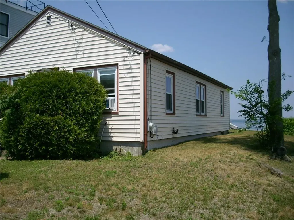 300 Shawomet Avenue Warwick RI 02889