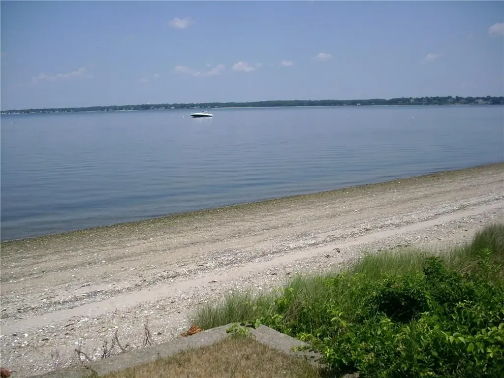 300 Shawomet Avenue Warwick RI 02889