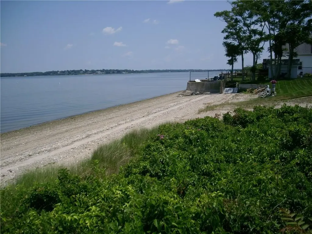 300 Shawomet Avenue Warwick RI 02889