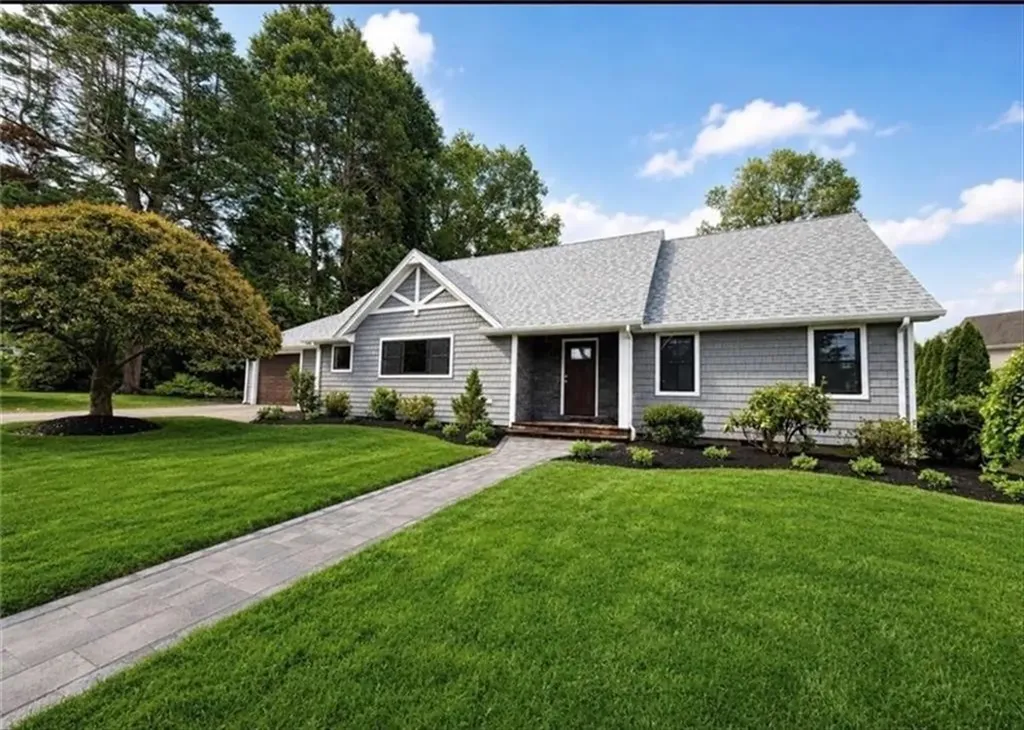 61 Applegate Road Cranston RI 02920