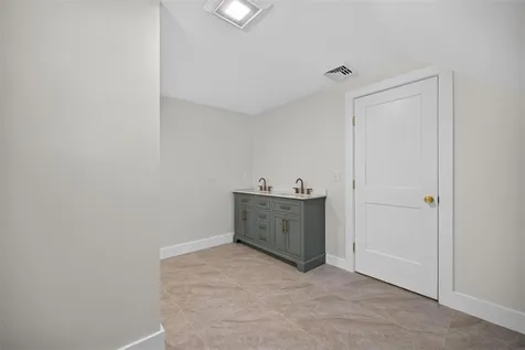 61 Applegate Road Cranston RI 02920