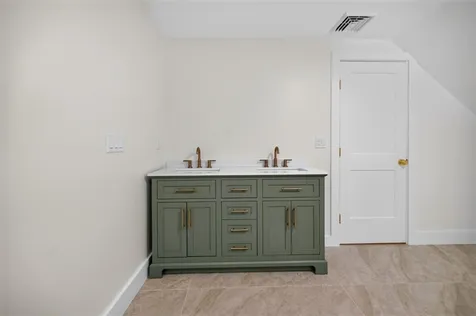 61 Applegate Road Cranston RI 02920