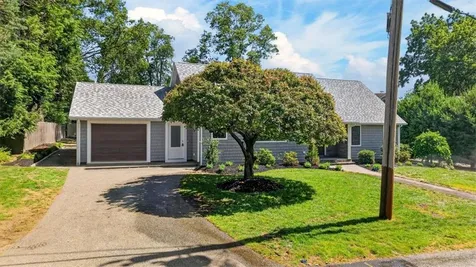 61 Applegate Road Cranston RI 02920