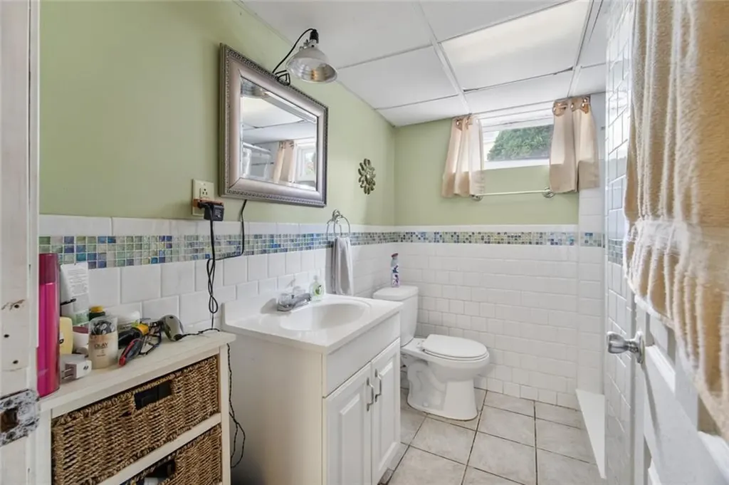 160 Richard Street Cranston RI 02910