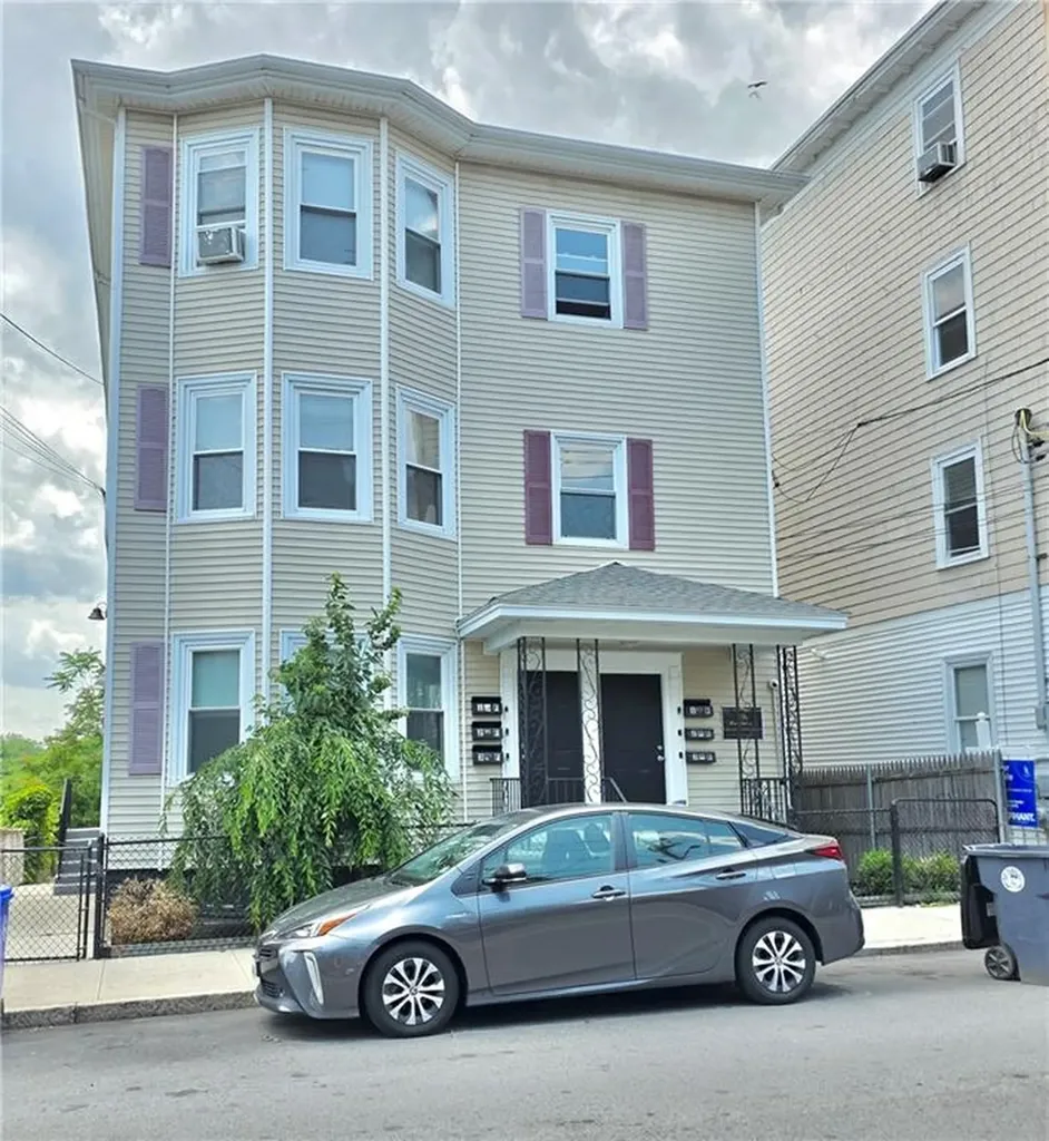 524 Charles Street Providence RI 02904