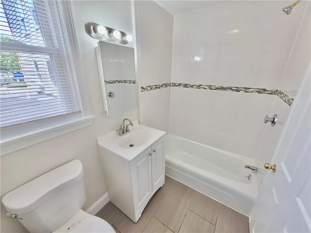 524 Charles Street Providence RI 02904