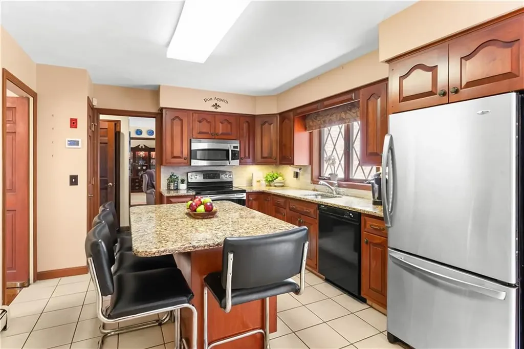 191 Fairway Drive Seekonk MA 02771