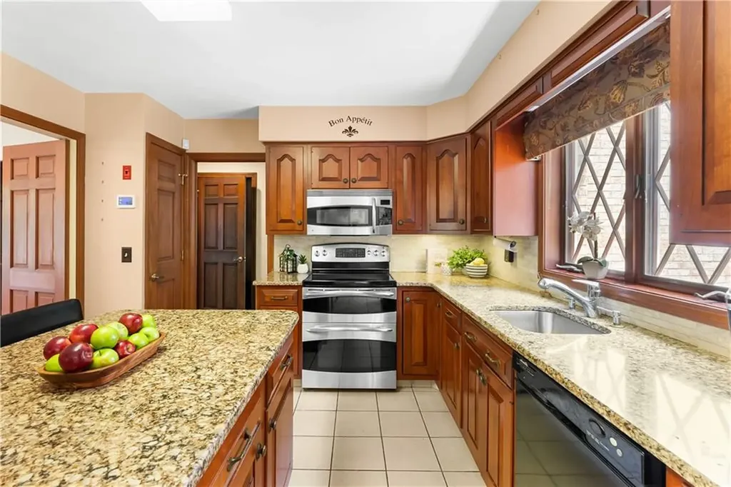 191 Fairway Drive Seekonk MA 02771