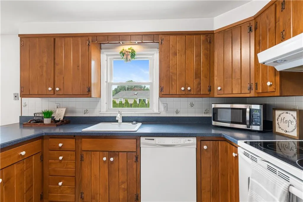 14 Primrose Drive East Providence RI 02915