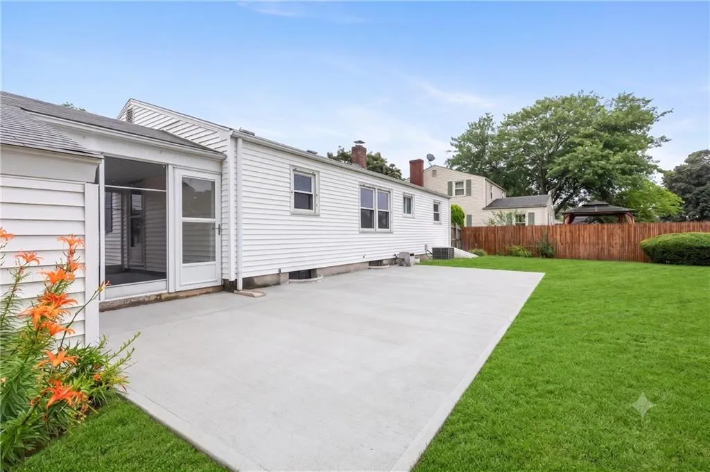 14 Primrose Drive East Providence RI 02915