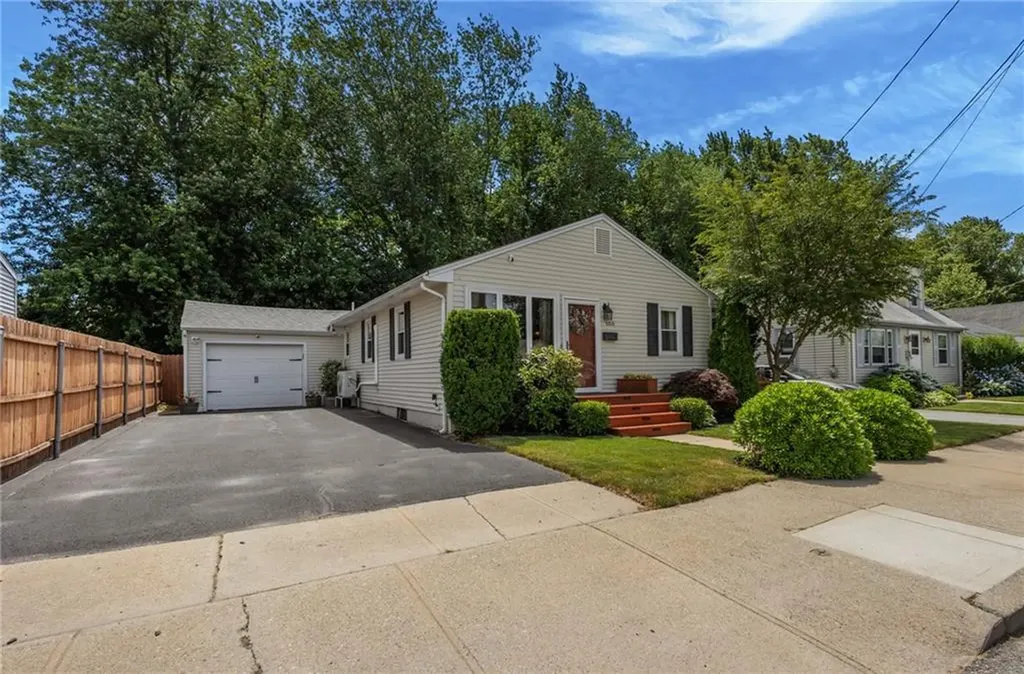 1958 Cranston Street Cranston RI 02920