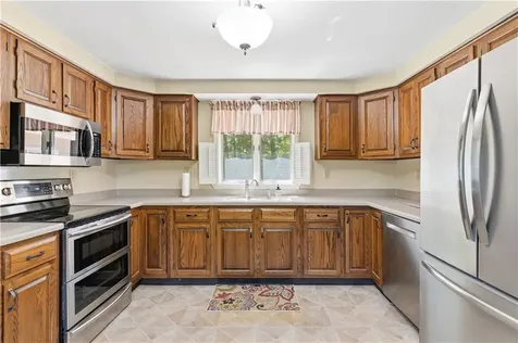 83 Stoney Hollow Road Tiverton RI 02878
