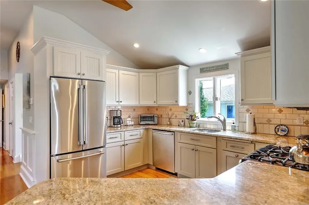 33 Withington Road Narragansett RI 02882