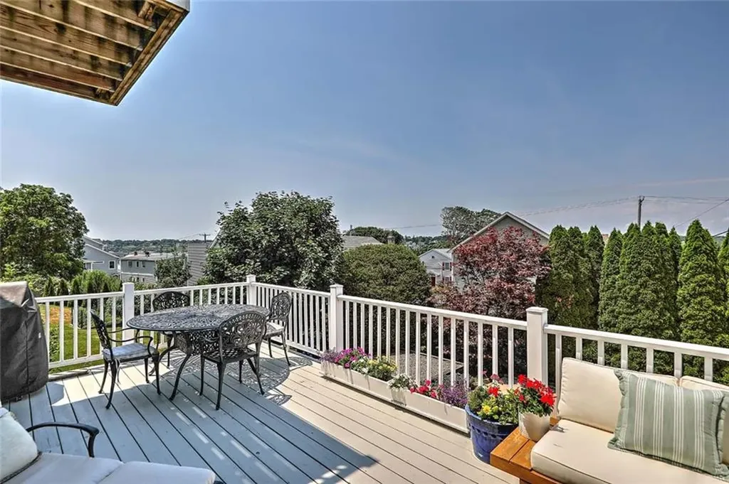 33 Withington Road Narragansett RI 02882