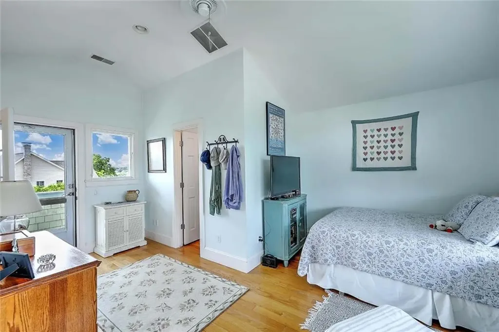 33 Withington Road Narragansett RI 02882
