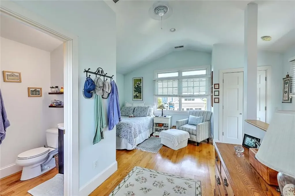 33 Withington Road Narragansett RI 02882