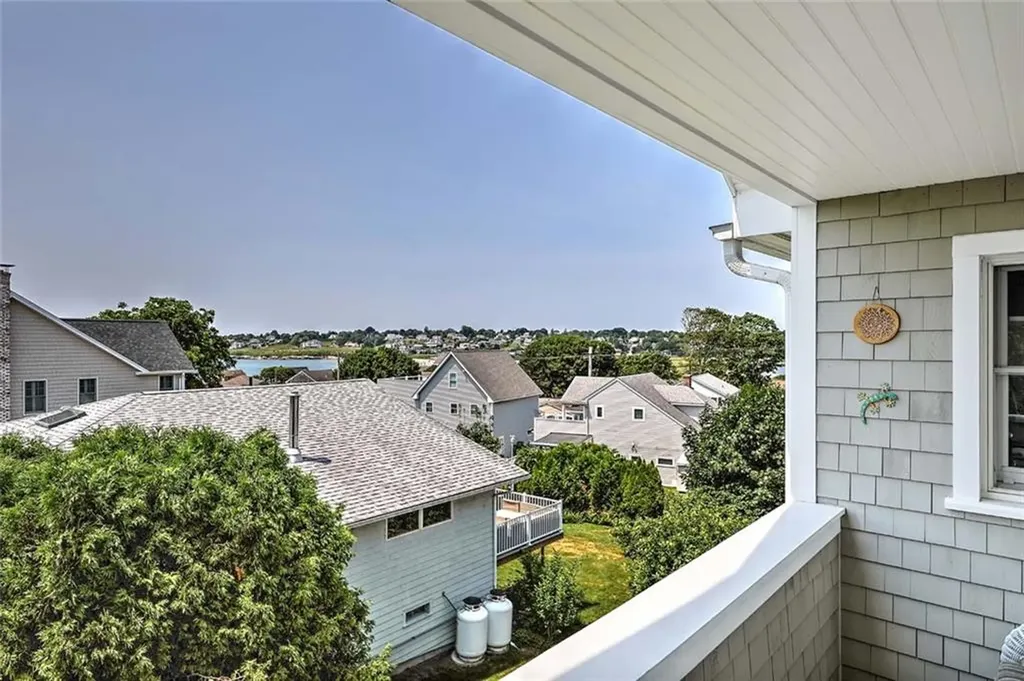 33 Withington Road Narragansett RI 02882