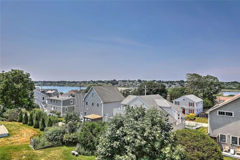 33 Withington Road Narragansett RI 02882