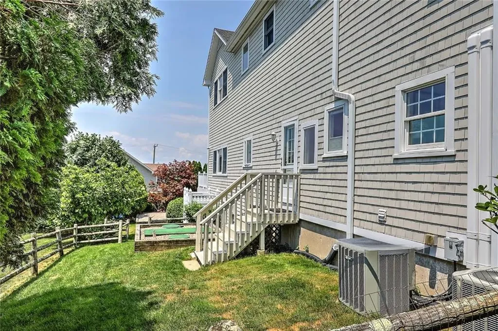 33 Withington Road Narragansett RI 02882