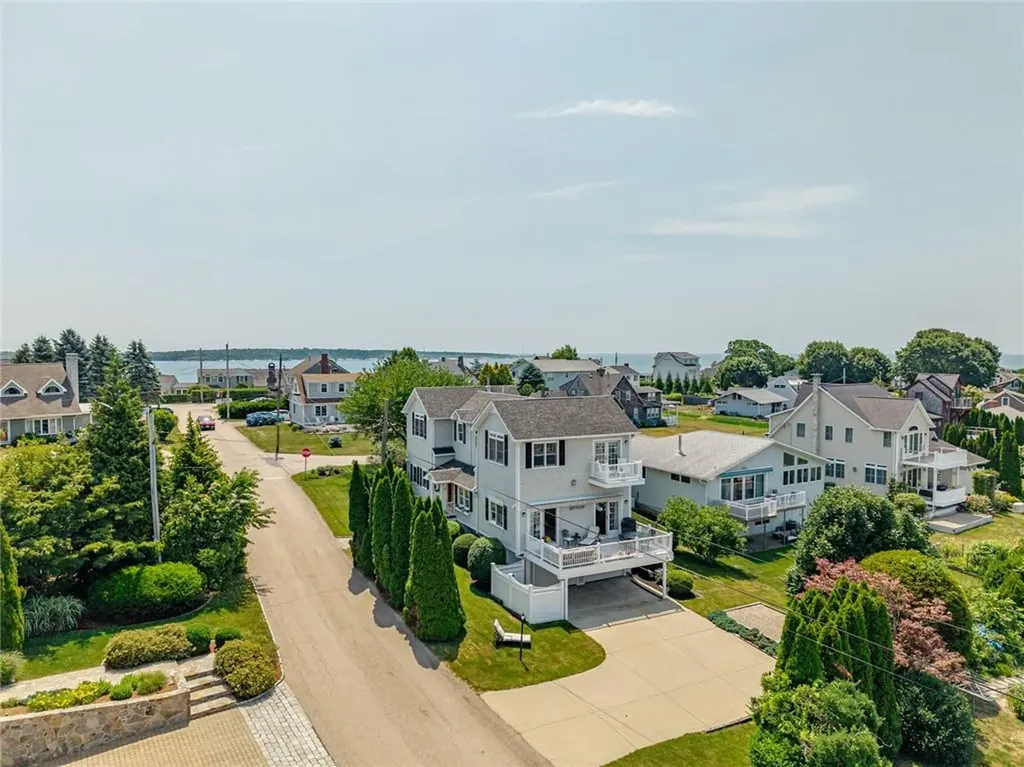 33 Withington Road Narragansett RI 02882