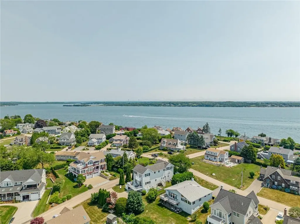 33 Withington Road Narragansett RI 02882