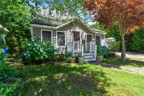 30 Loring Road Bristol RI 02809