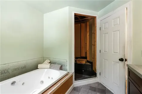 30 Loring Road Bristol RI 02809