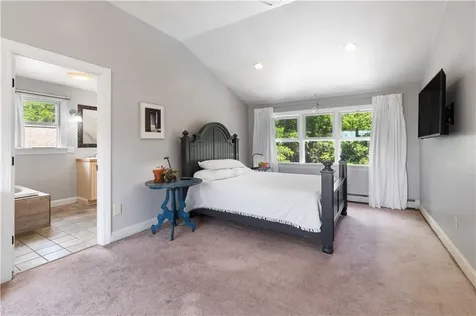 30 Loring Road Bristol RI 02809