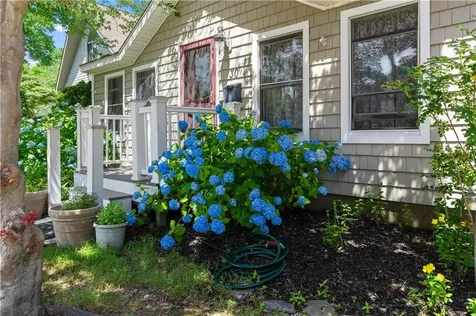 30 Loring Road Bristol RI 02809