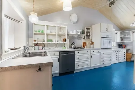 30 Loring Road Bristol RI 02809