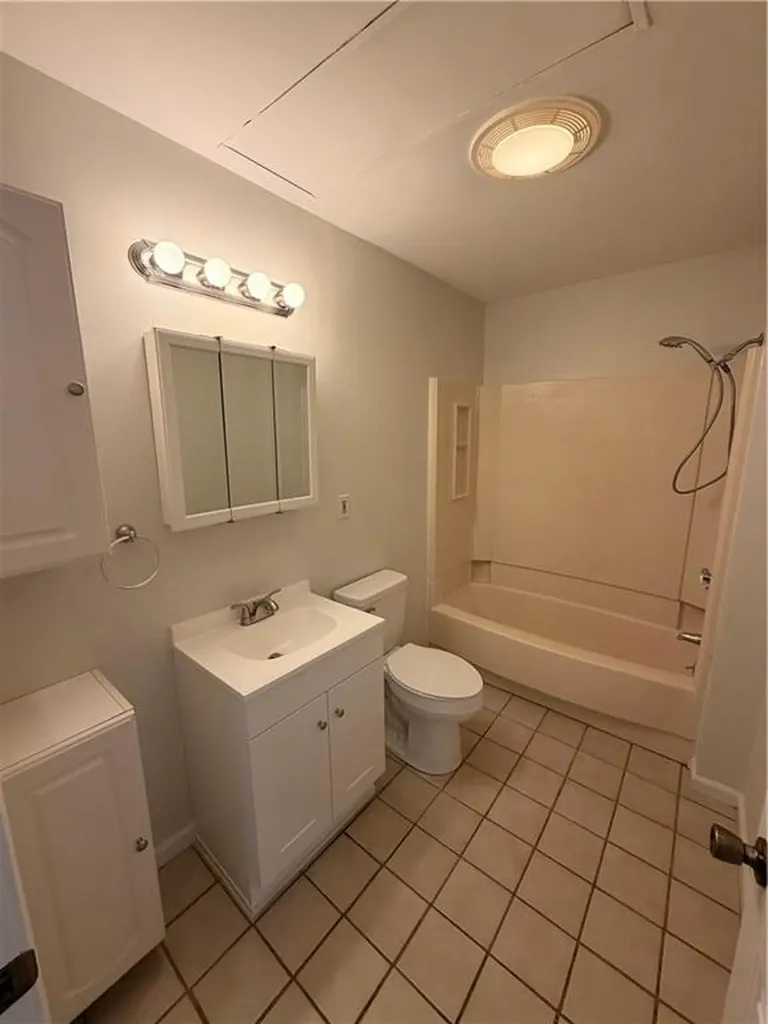 71 Hamlet Avenue Woonsocket RI 02895