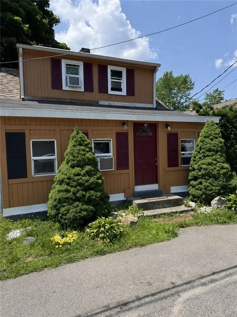 77 Huron Street Warwick RI 02889