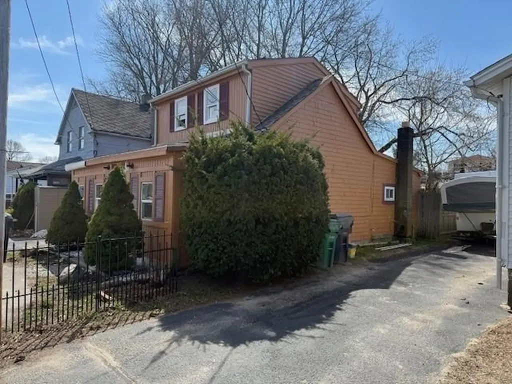 77 Huron Street Warwick RI 02889