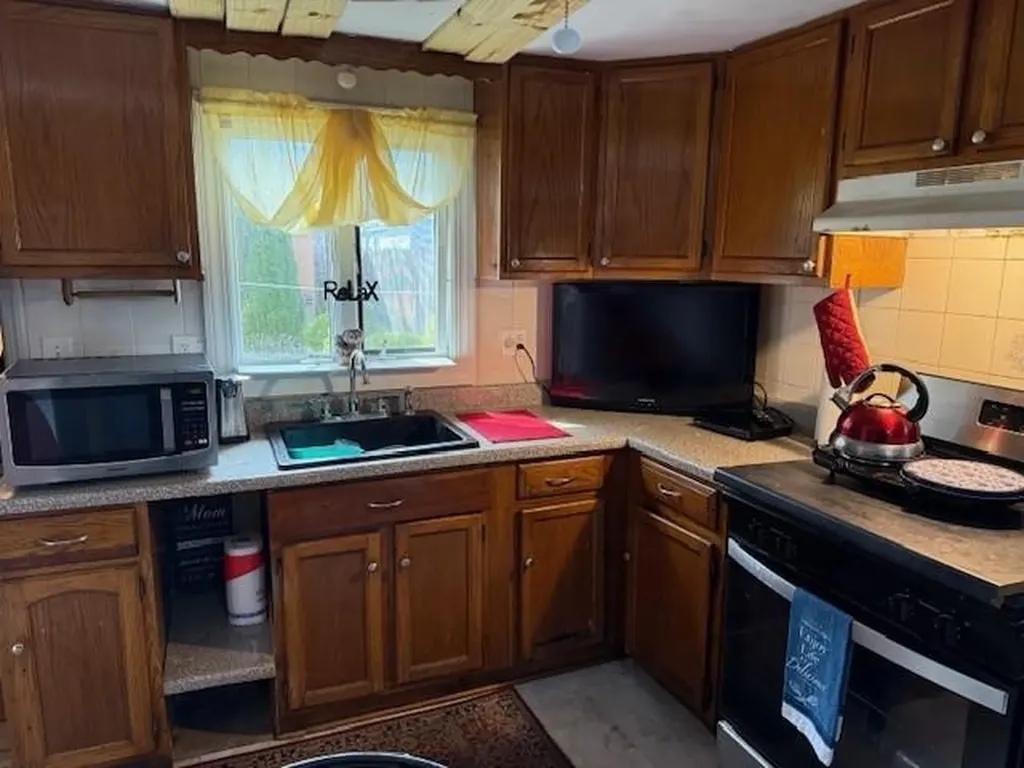77 Huron Street Warwick RI 02889