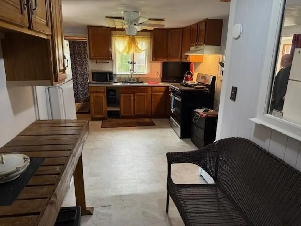 77 Huron Street Warwick RI 02889